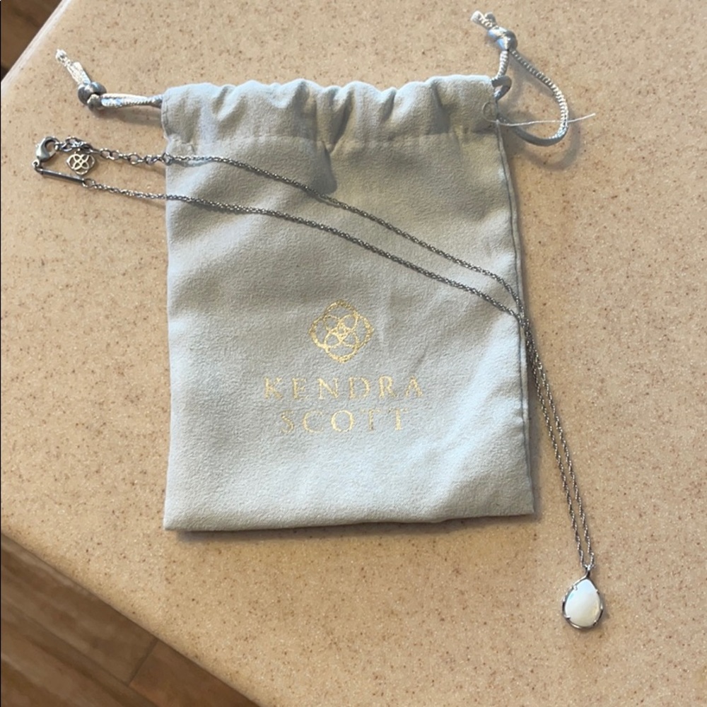 Kendra Scott necklace
